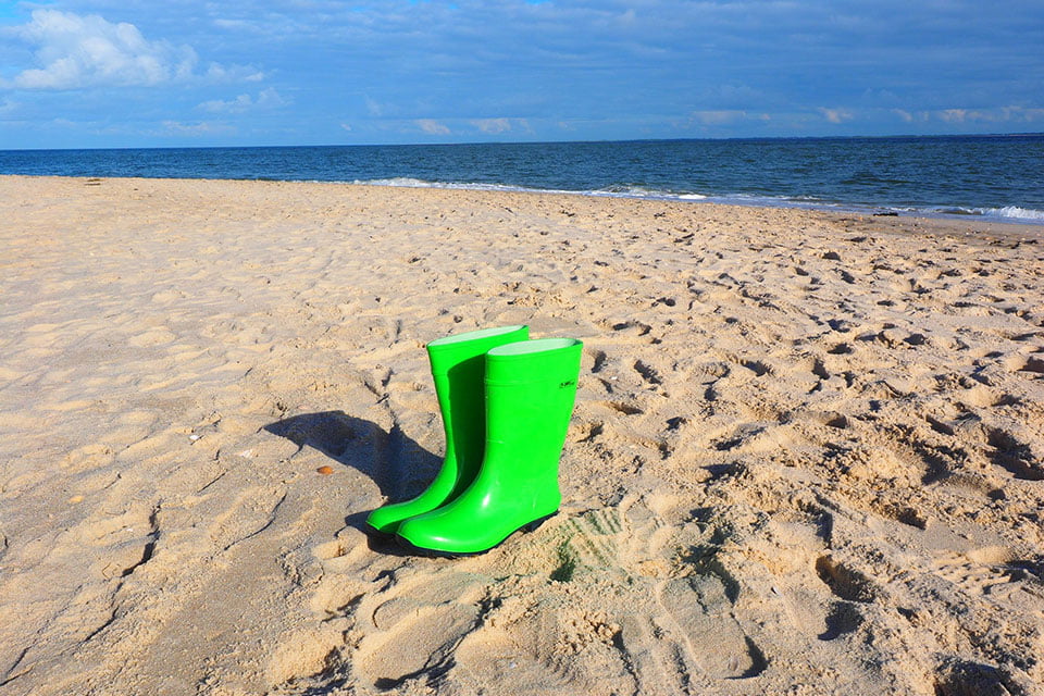 How to Stretch Rubber Rain Boots